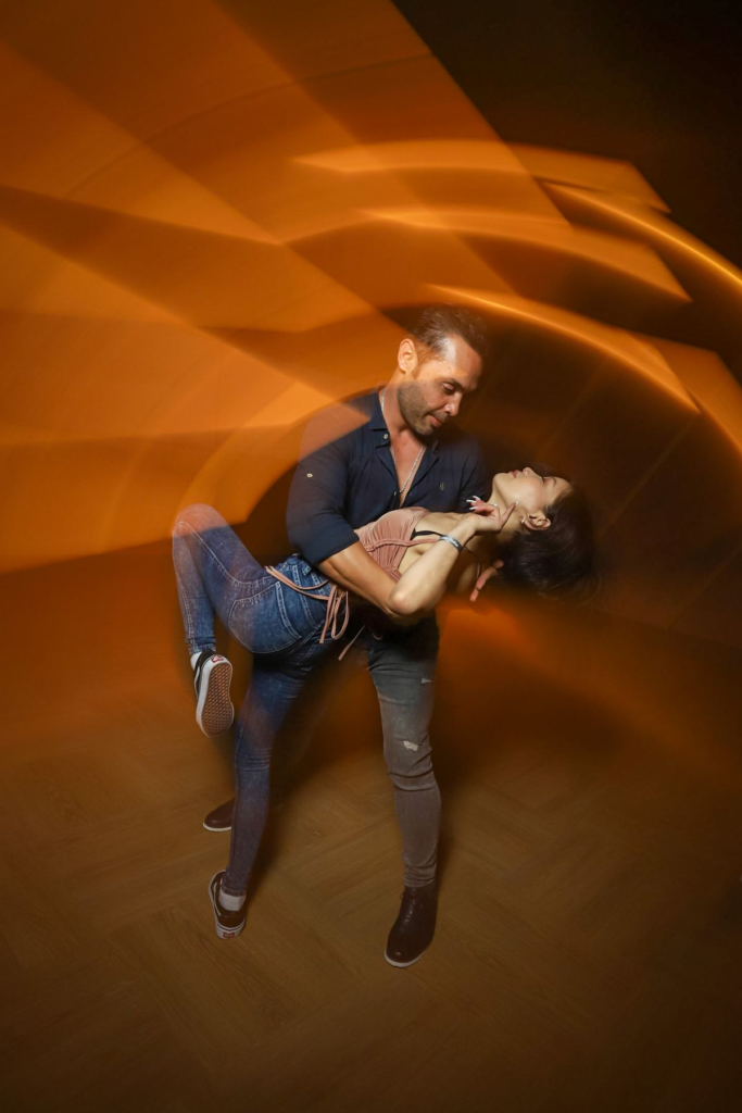 זוג רקדנים לטיני